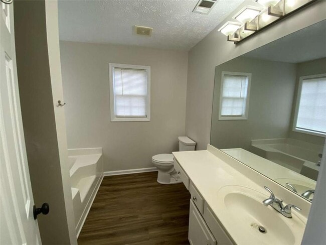 Building Photo - 4343 Grey Park Dr NE