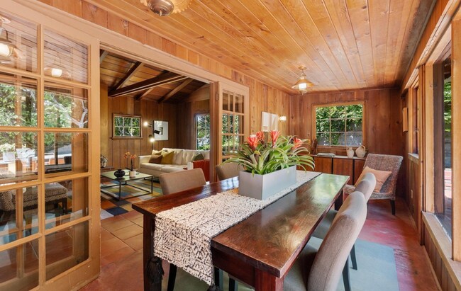 Building Photo - 700 Coventry Rd