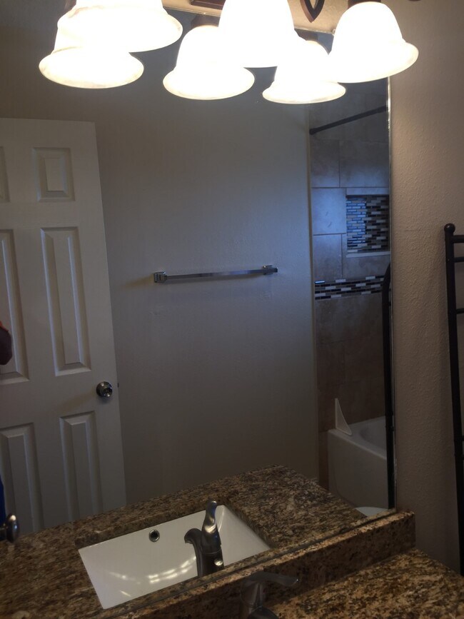 Building Photo - 550 Hassocks Loop