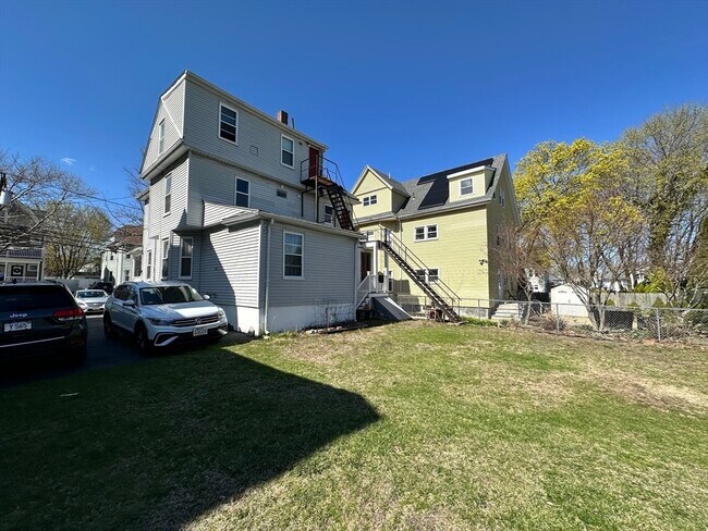 Building Photo - 82 Dexter Ave