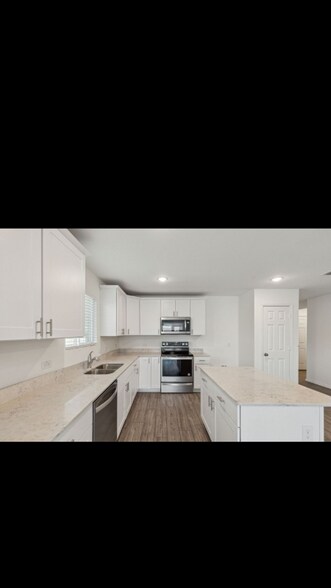 Building Photo - 4425 Benham Dr