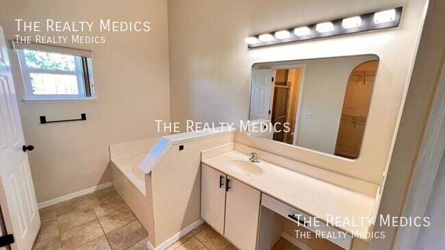 Building Photo - 14405 Lake Price Dr