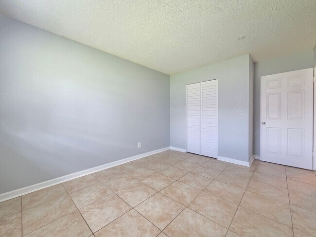 Building Photo - 605 Northlake Blvd