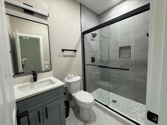 Building Photo - 3224 Raeford Rd