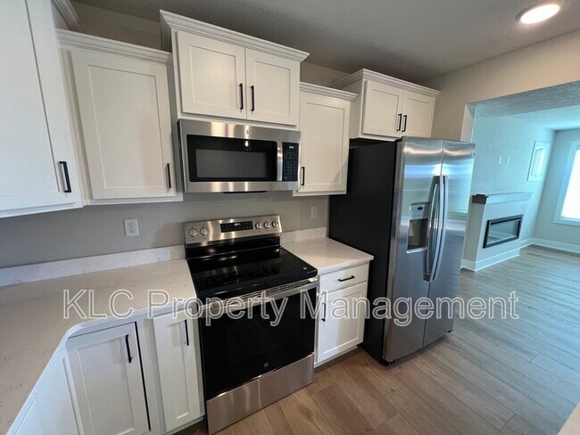 Building Photo - 601 Hart Ln