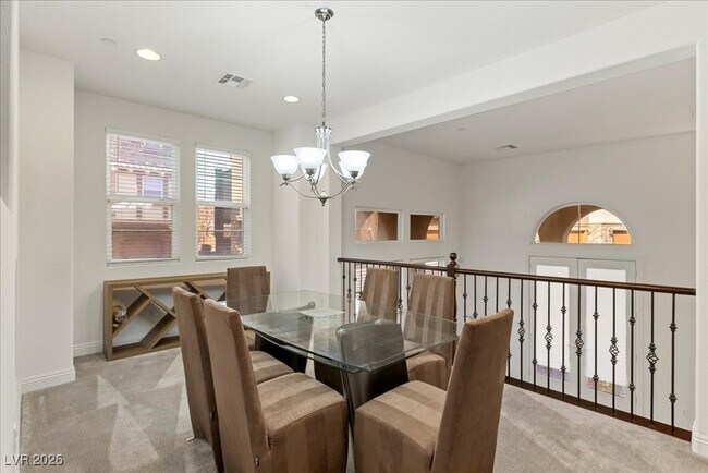 Building Photo - 2 Corte Belleza