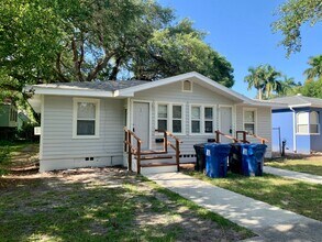 Building Photo - 2 BED 1  BATH DUPLEX MINUTES FROM DOWNTOWN ST PETERSBURG!