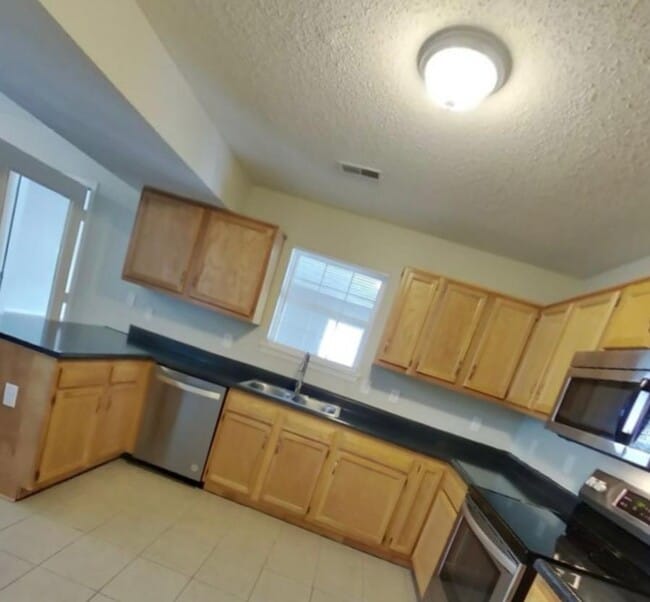 Building Photo - 1406 Thomas Dr