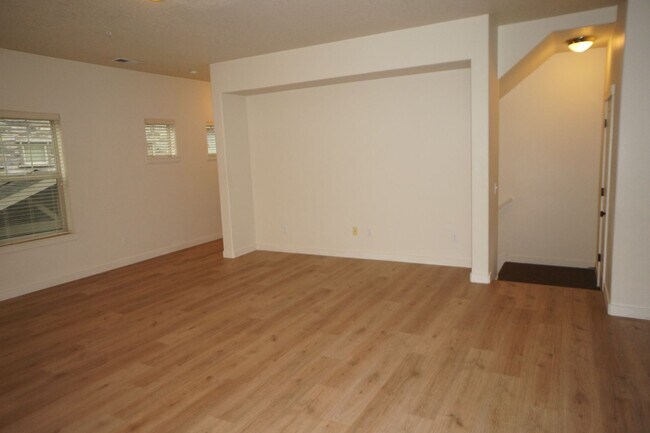 Building Photo - Beaverton Luxury Condo - Tanasbourne area - APPLICATION PENDING