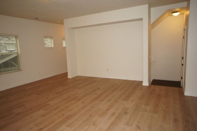Building Photo - Beaverton Luxury Condo - Tanasbourne area