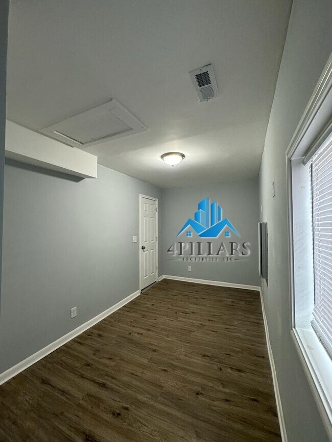 Building Photo - "Charming 2 Bed, 1 Bath Cedar Lake Rental - Ideal for Cozy Living!"