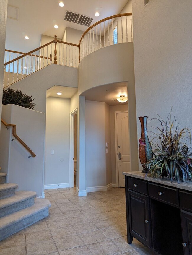 2STORY HOME IN LAKE LAS VEGAS HENDERSON... 98 Strada Principale