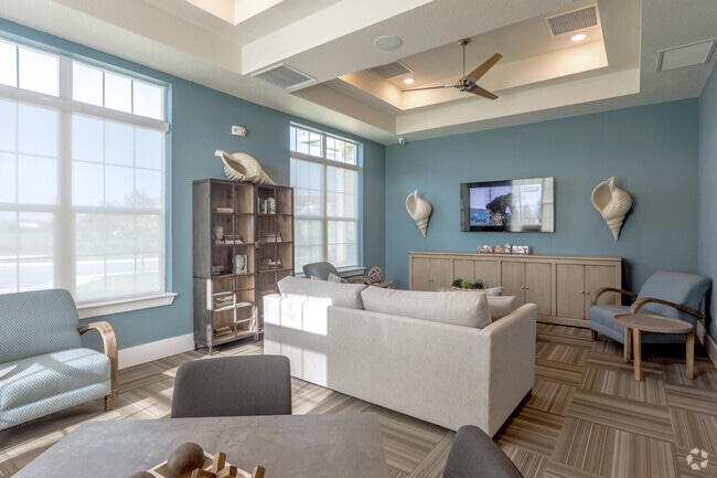 Lounge - The Parc at Gatlin Commons