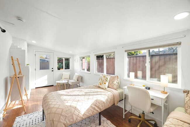 Building Photo - 2380 Aram Ave