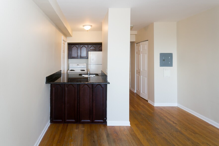 Building Photo - 4180 N Marine Dr