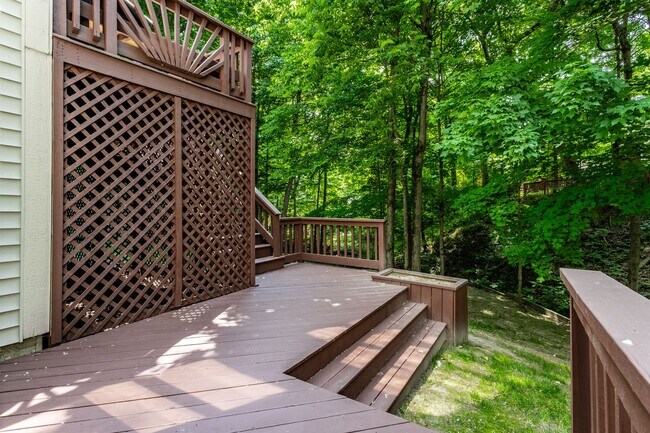 Building Photo - Spacious 5-Bed Home with In-Law Suite, Fin...