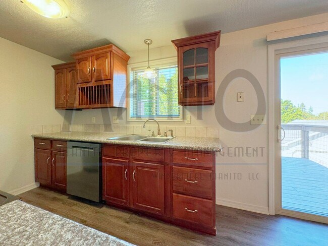 Building Photo - 521/523 E 11th Avenue Duplex