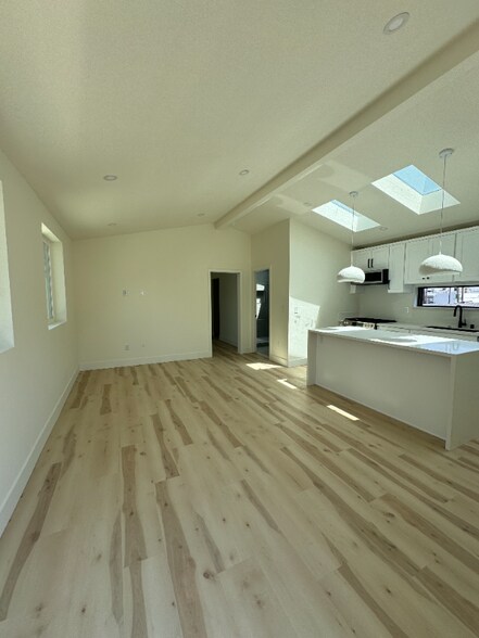 Building Photo - 315 6th Ave