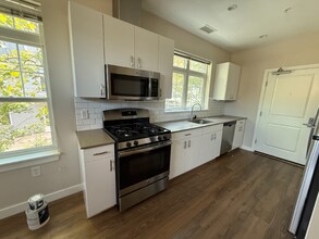 Building Photo - 11 Alder St