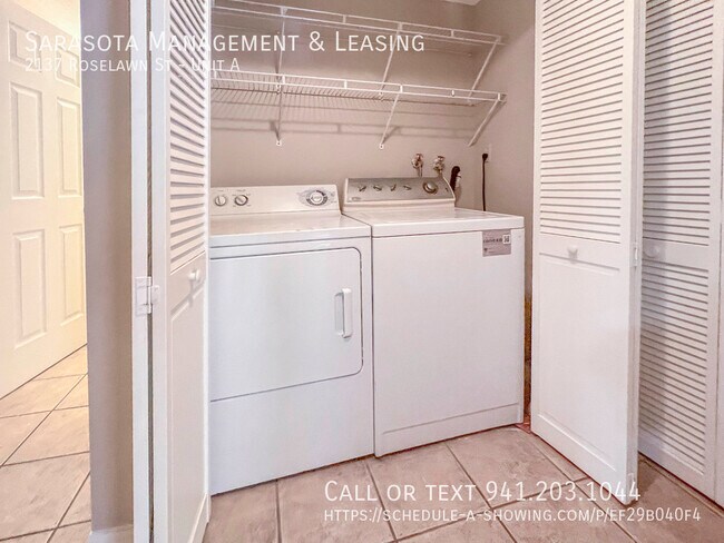 Building Photo - 2137 Roselawn St