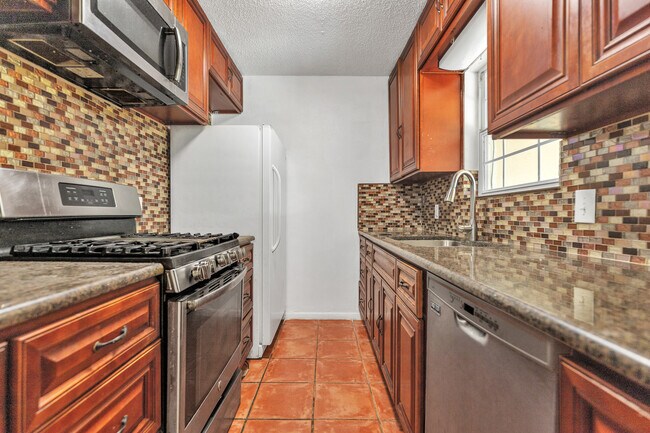 Building Photo - 5935 Highfield St