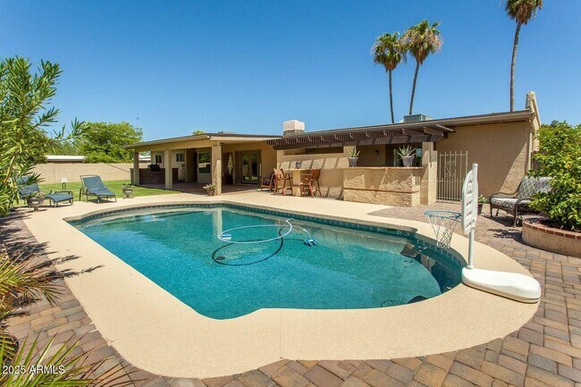 Building Photo - 10008 N 33rd Pl