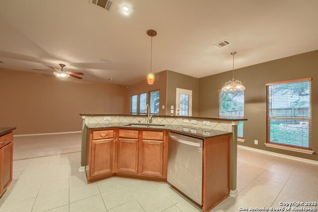 Building Photo - Situated on a desirable corner cul-de-sac lot!!