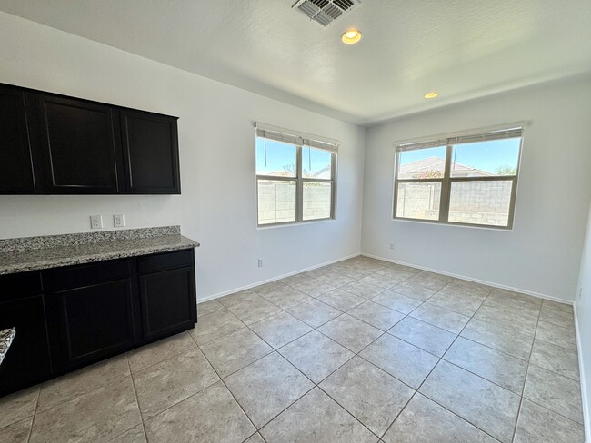 Building Photo - 17875 N Pietra Rd