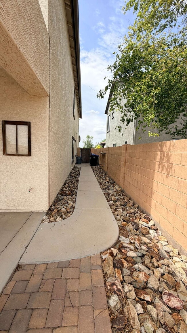 Building Photo - 18175 N Cook Dr