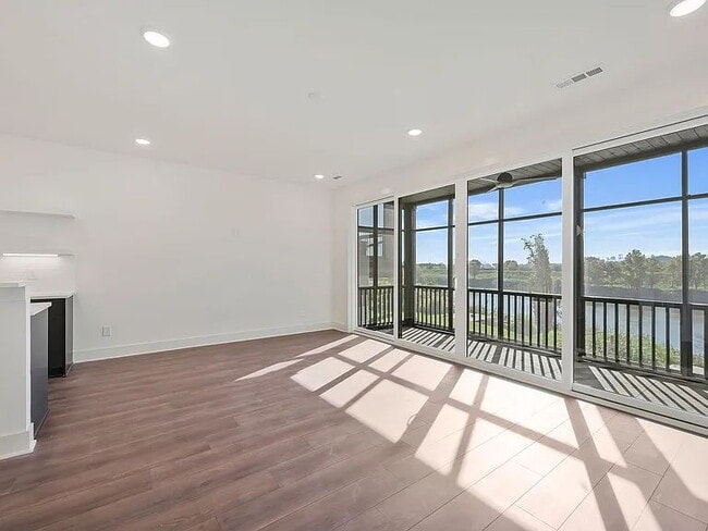 Building Photo - "Spacious 4-Bed Townhouse Oasis in Nashville – 2,500 Sq. Ft. of Modern Comfort!"