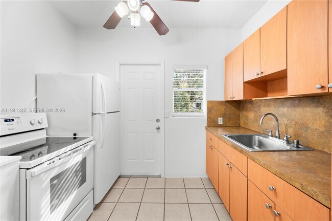 Building Photo - 520 SW 6th St