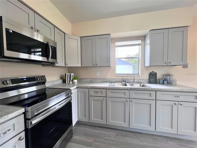 Building Photo - 52 N Fairfax Ave