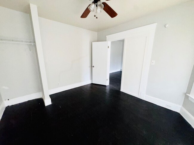 Building Photo - 692 E 128th St