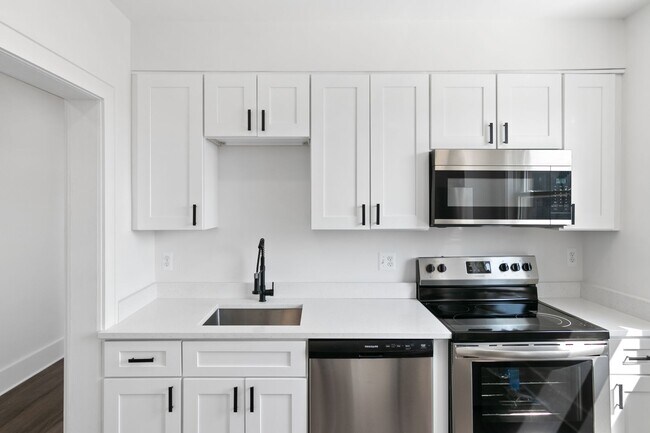 Building Photo - Third Floor Two Bedroom Unit Available