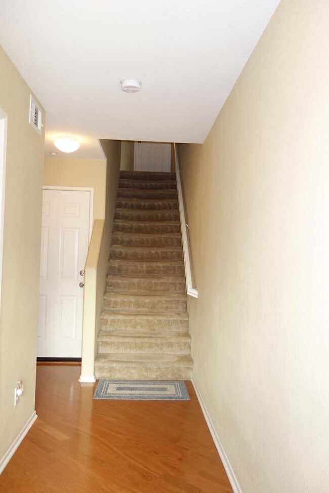 Building Photo - 16934 Laurel Hill Ln