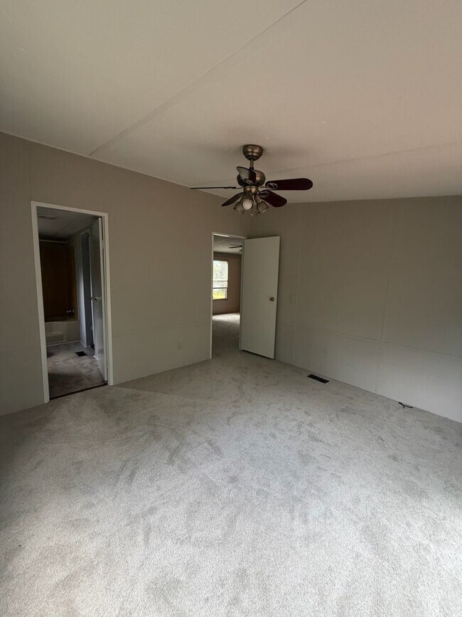 Building Photo - 25 Crestfield Ave