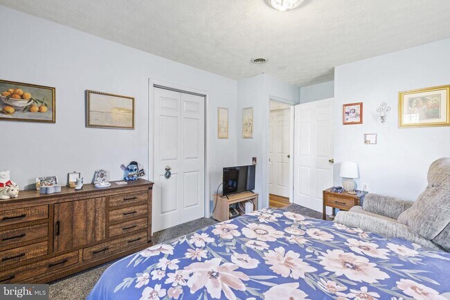 Building Photo - 638 Westwood Dr