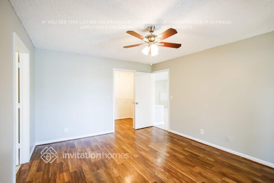 Building Photo - 2542 Country Golf Dr
