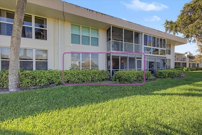 Building Photo - 2701 S Palm Aire Dr