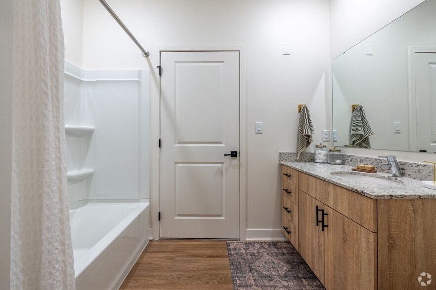 2BR, 2BA - 1203 SF - Primary Bathroom - Parkside Aparments