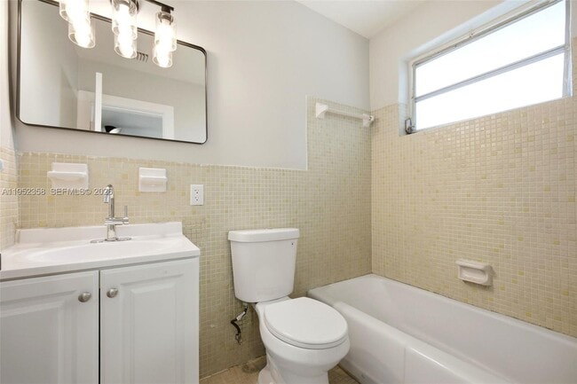 Building Photo - 2440 Hayes St