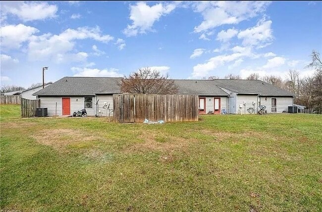 Building Photo - 1620 Windsong Ct