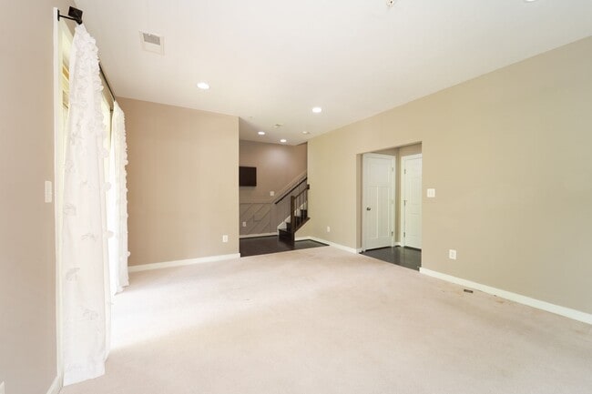 Building Photo - 10225 Hilltop Ascent Dr