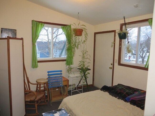 Building Photo - 1307 E Mifflin St