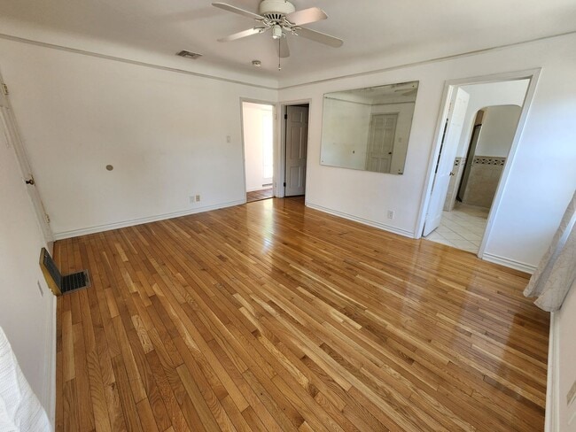 Building Photo - **COMING SOON**!! Gorgeous 3 beds | 4 bath...