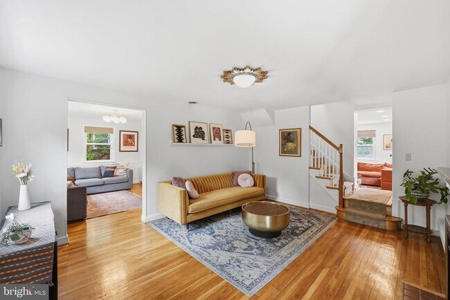 Building Photo - 8007 Wildwood Dr