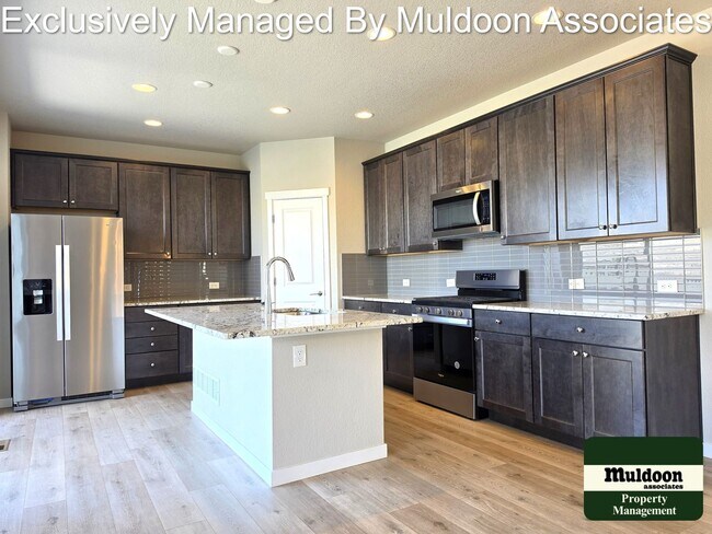 Building Photo - Beautiful 3 bed, 3 bath home in the desirable Pathways community!