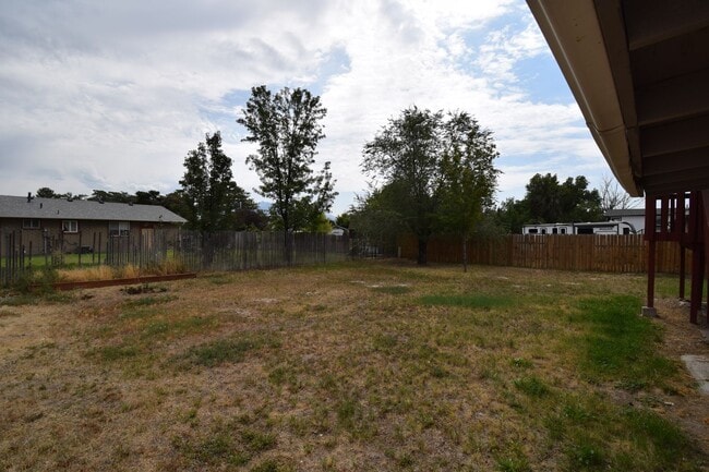 Building Photo - Comfortable Kearns 4-Bed Home with Spacious layout & Private Yard