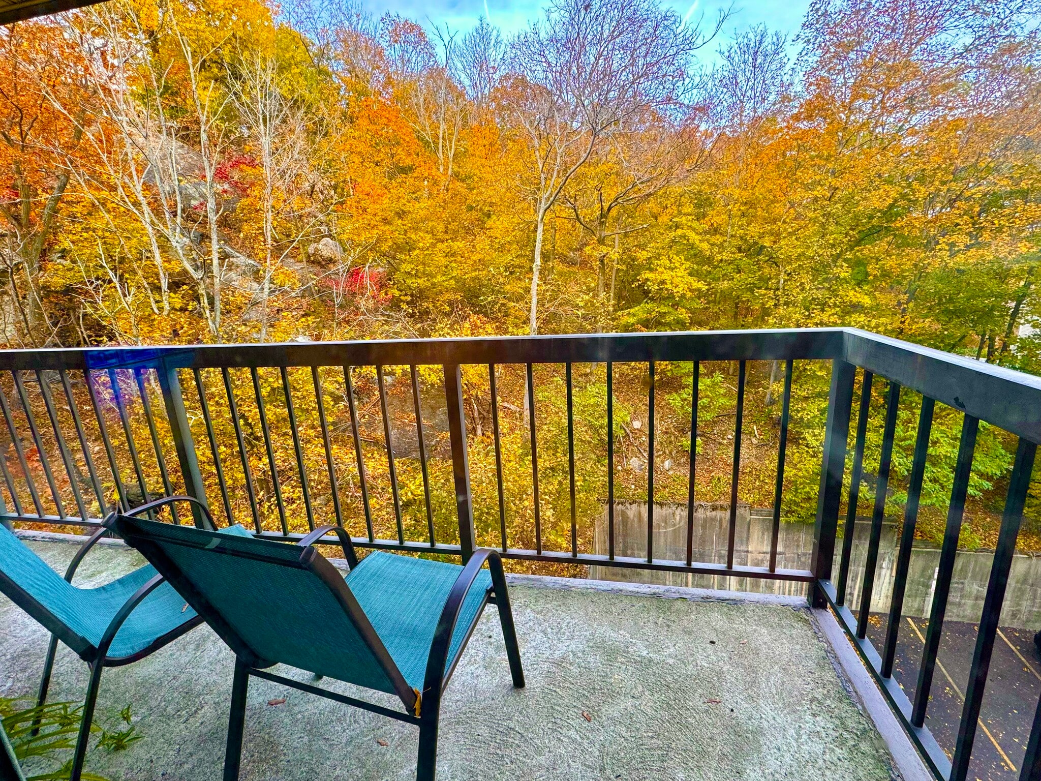 Balcony spacious - 500 Salem St