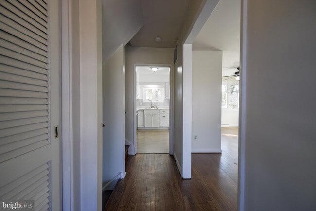 Building Photo - 1016 S Hilton Rd